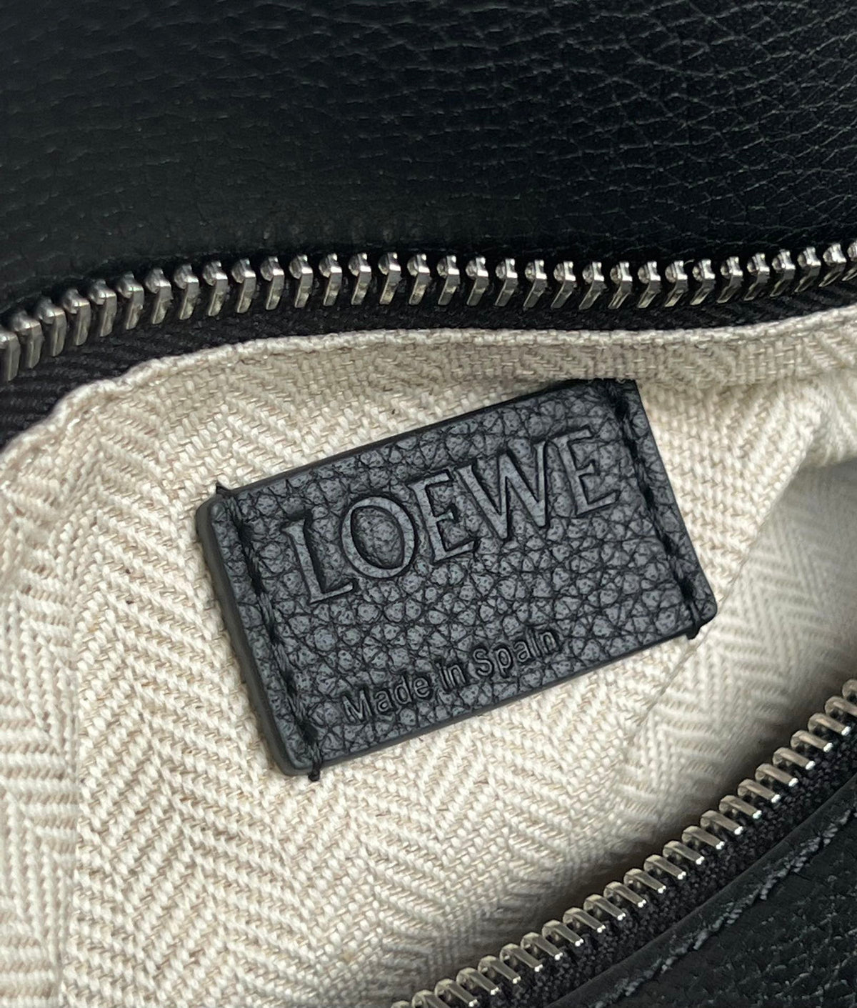 Loewe Puzzle Edge