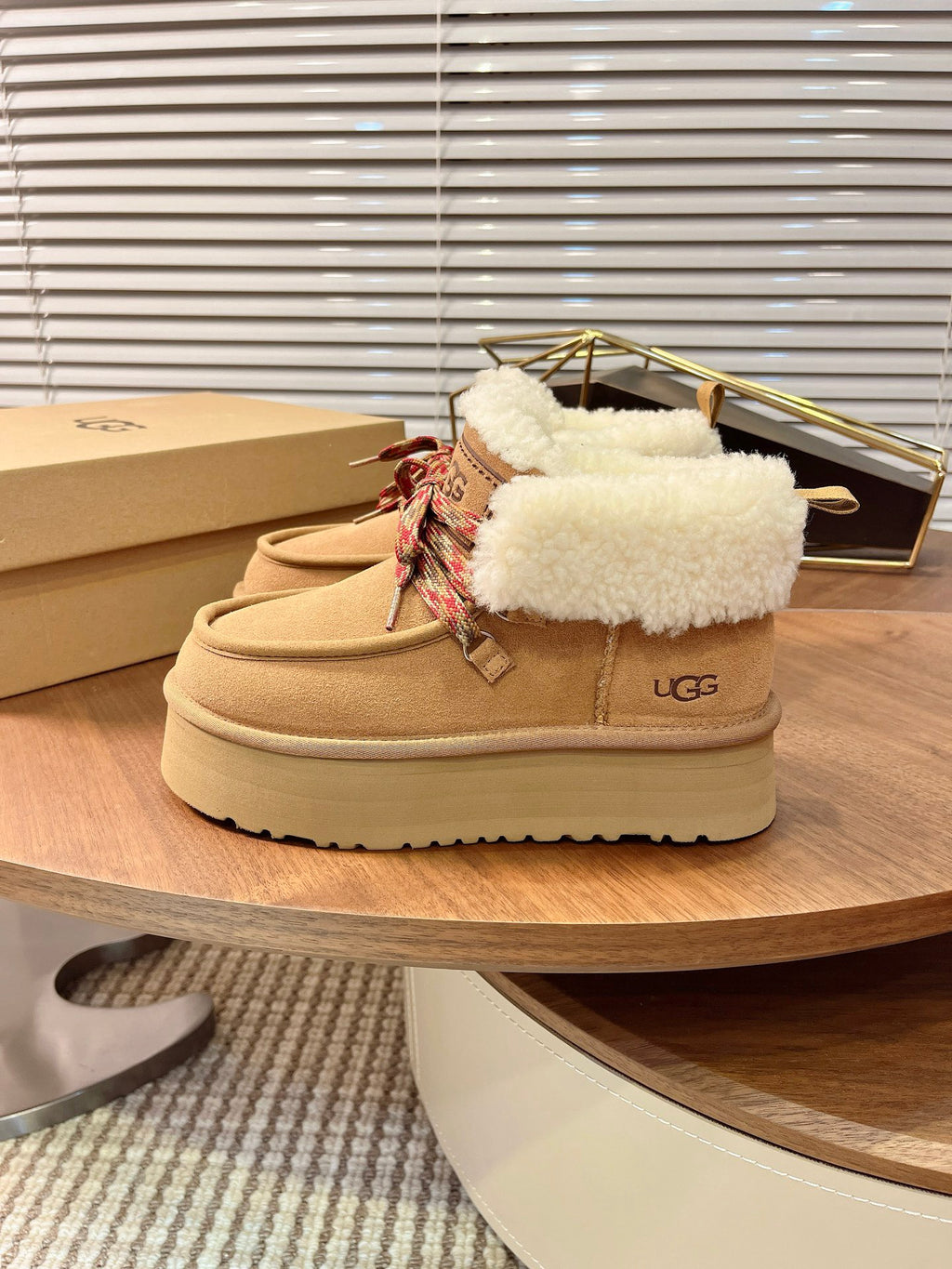 UGG Tazz Lace