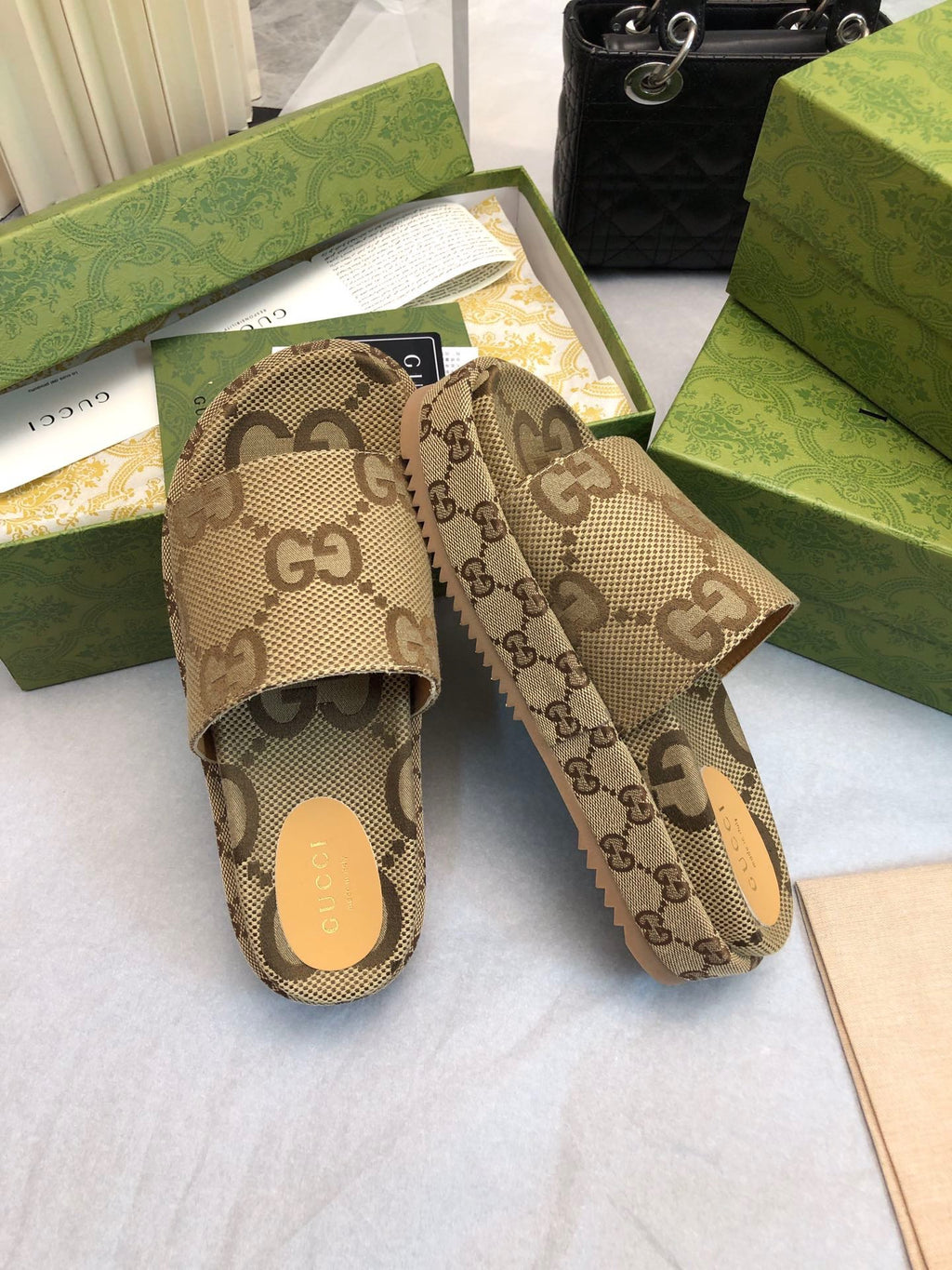 SANDALIA GUCCI CON PLATAFORMA