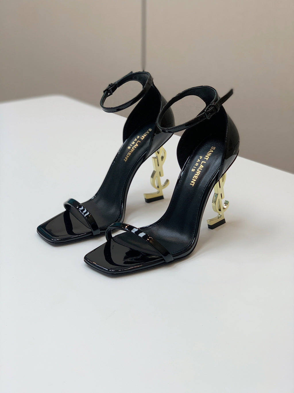 Sandalias Yves Saint Lauren