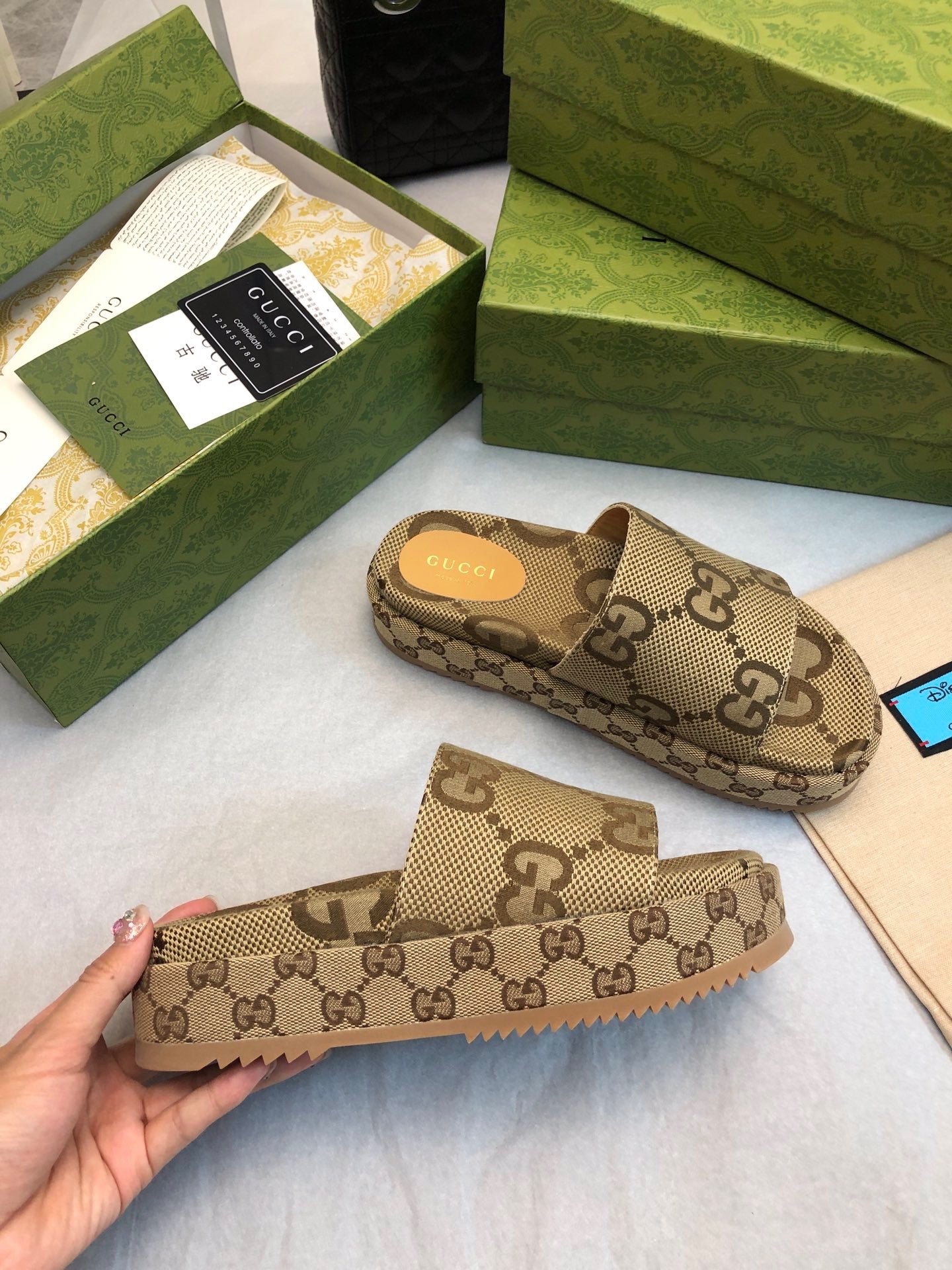 SANDALIA GUCCI CON PLATAFORMA