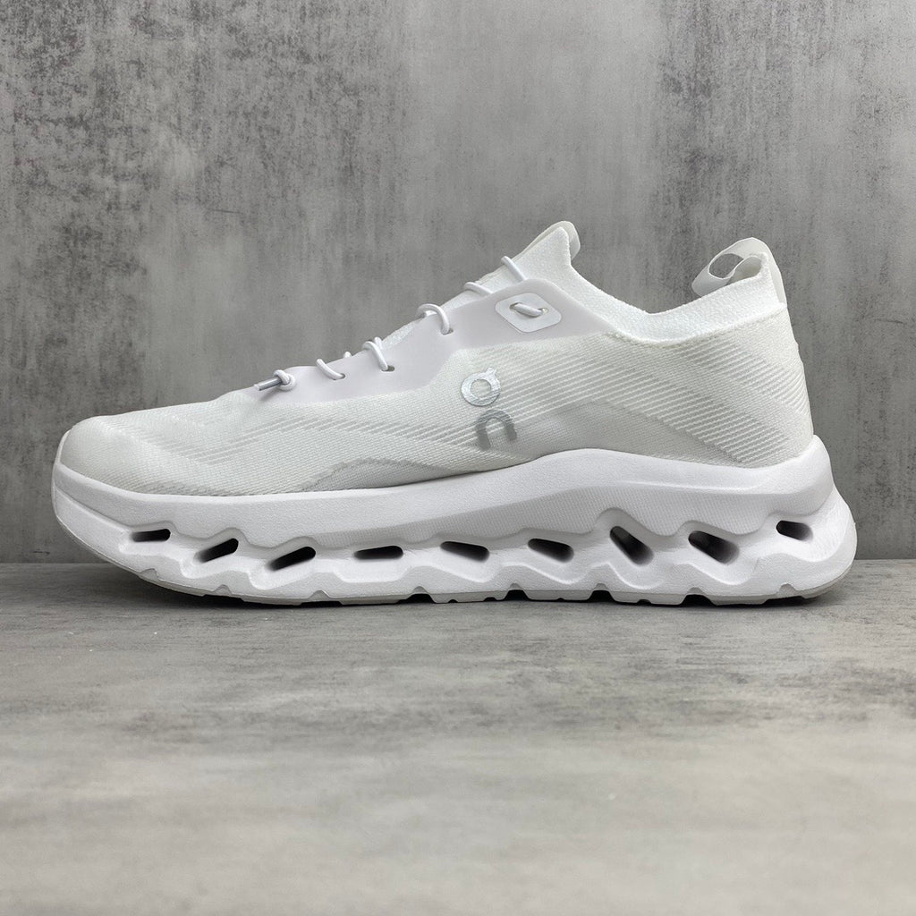 Zapatillas On Running x Loewe Cloudtilt
