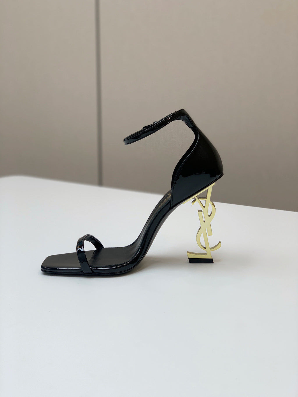 Sandalias Yves Saint Lauren