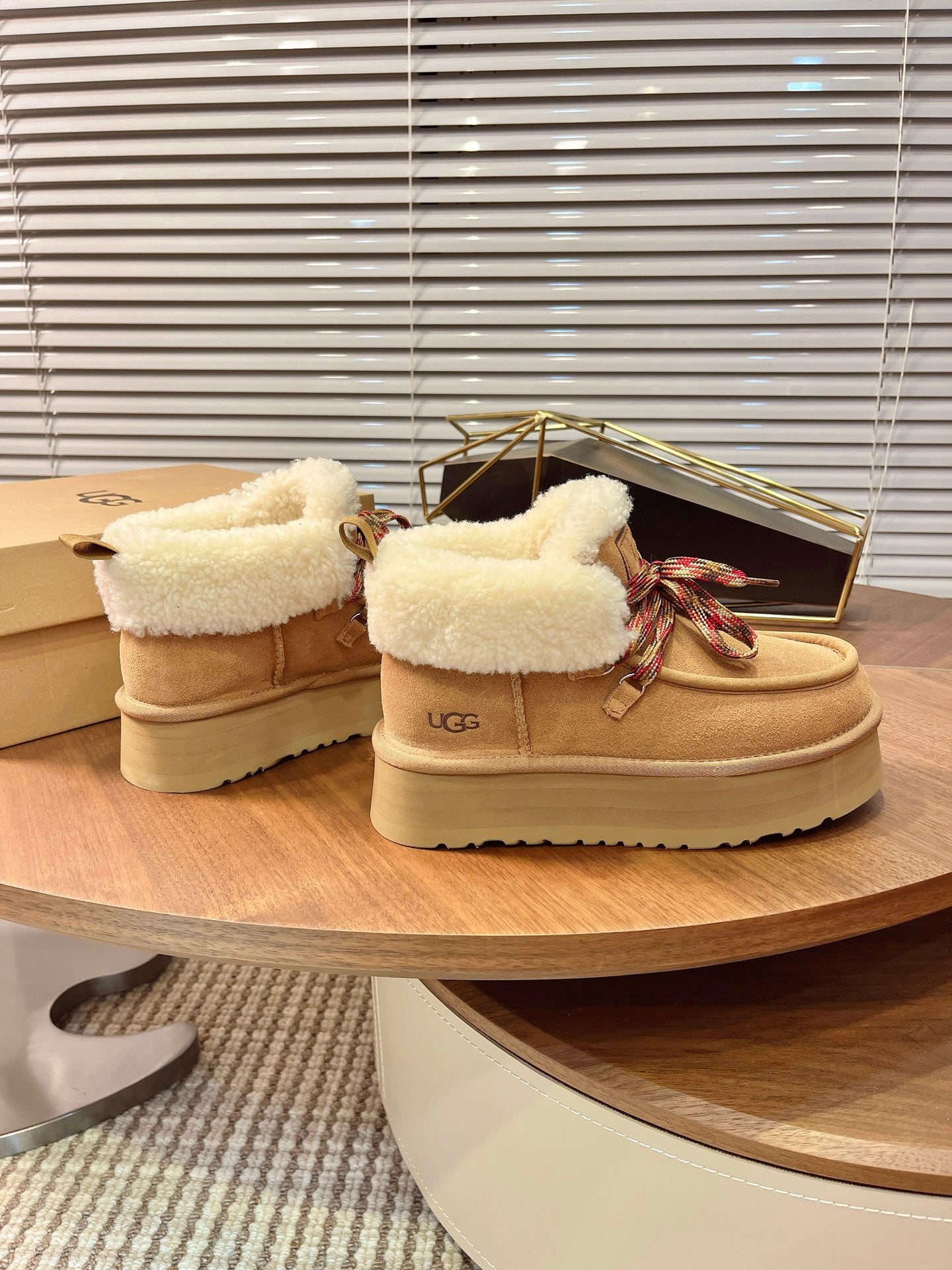 UGG Tazz Lace