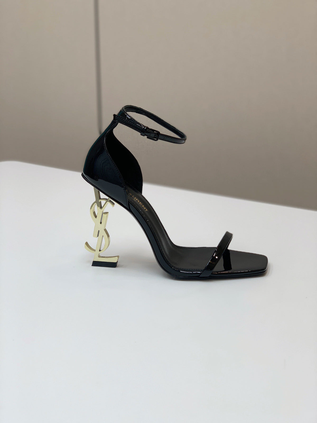 Sandalias Yves Saint Lauren