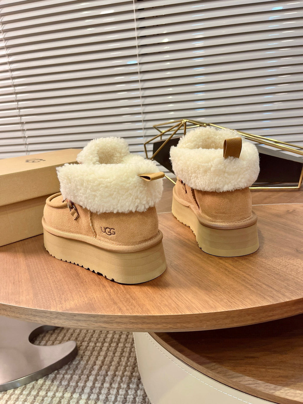 UGG Tazz Lace