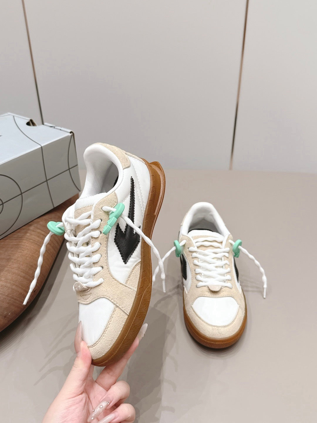 Off White